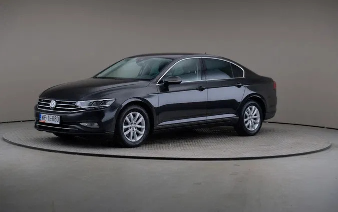 małopolskie Volkswagen Passat cena 94899 przebieg: 106608, rok produkcji 2020 z Kobyłka